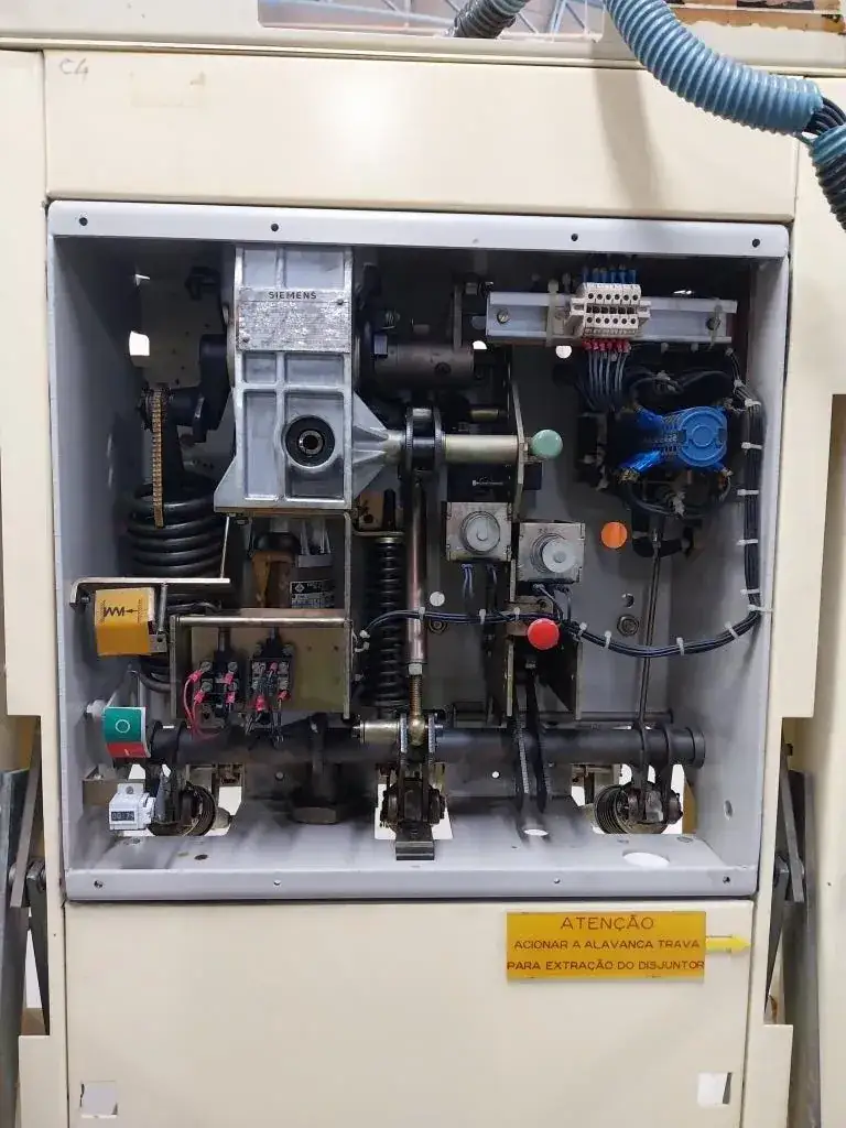 Retrofit em Equipamento de Média Tensão